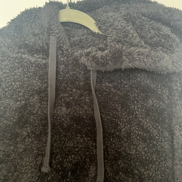 Universal Threads Cozy Black Fuzzy Hoodie, small - Picture 3 of 5